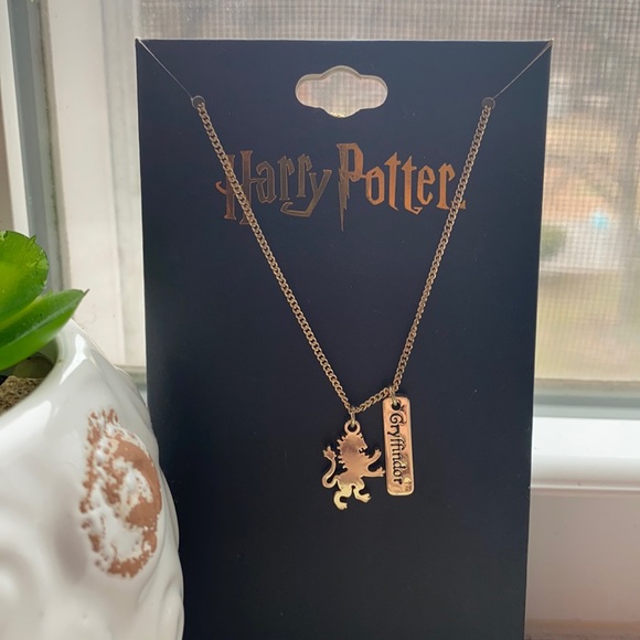 Harry Potter Gryffindor necklace - Picture 1 of 1